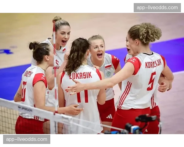 终场哨响，巴西女手姑娘们相拥而泣，历史性闯入奥运落选赛决赛轮